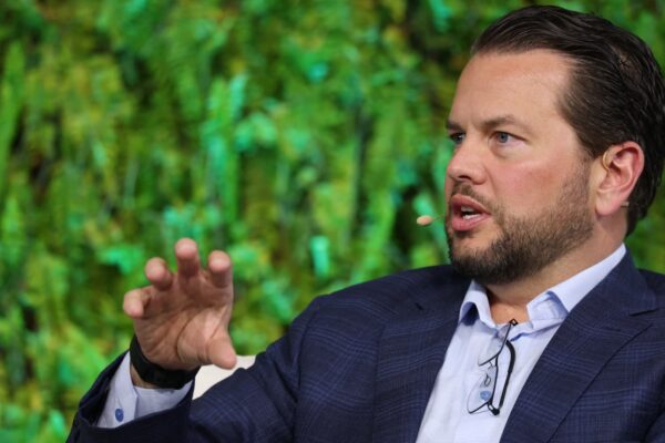 Pinterest shares pop 8% as activist Elliott Management takes $1 billion stake