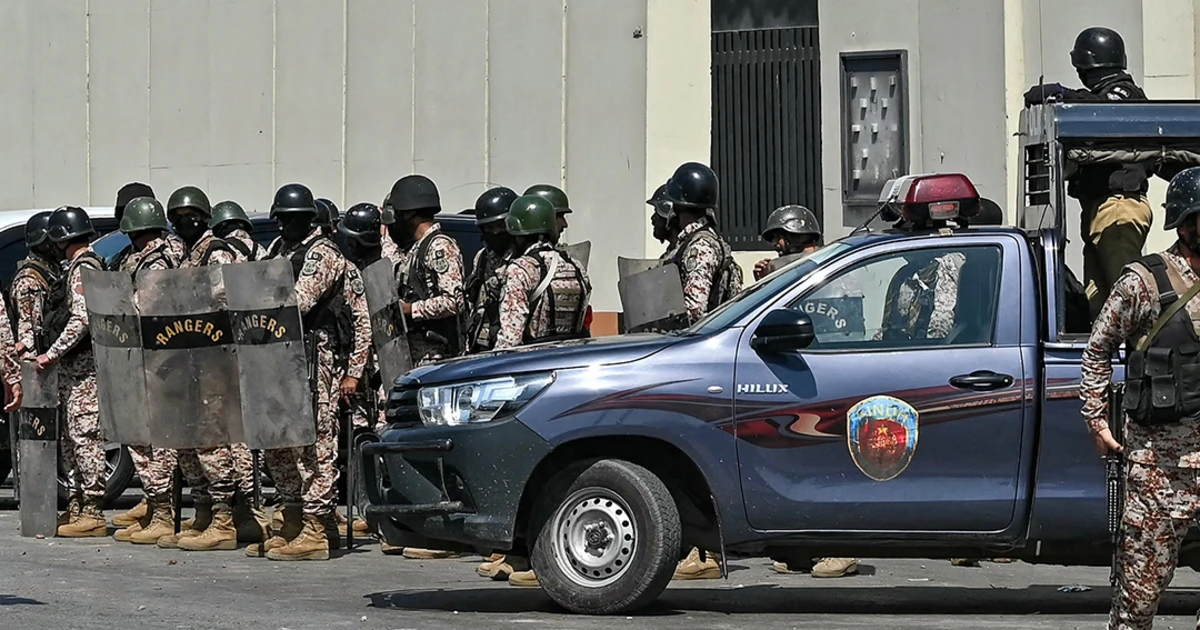 Protesters storm and batter U.S. consulate in Pakistan