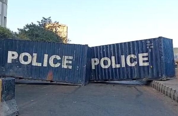 Roads in Karachi closed for third day amid security alert