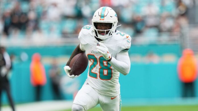 Sources: Dolphins' De'Von Achane not available in trade