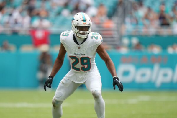Sources: Dolphins trade Minkah Fitzpatrick to Jets