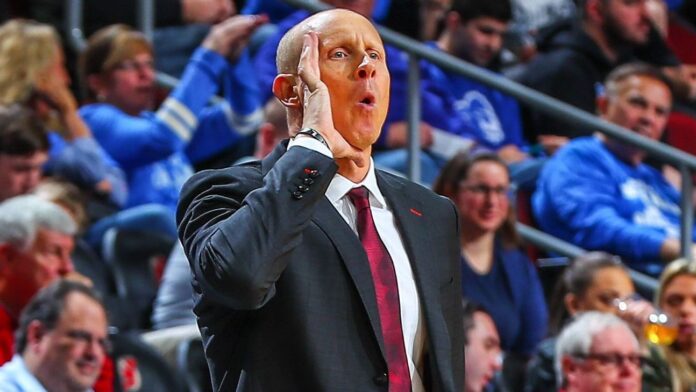 South Florida hires Chris Mack as coach after Hodgson's exit