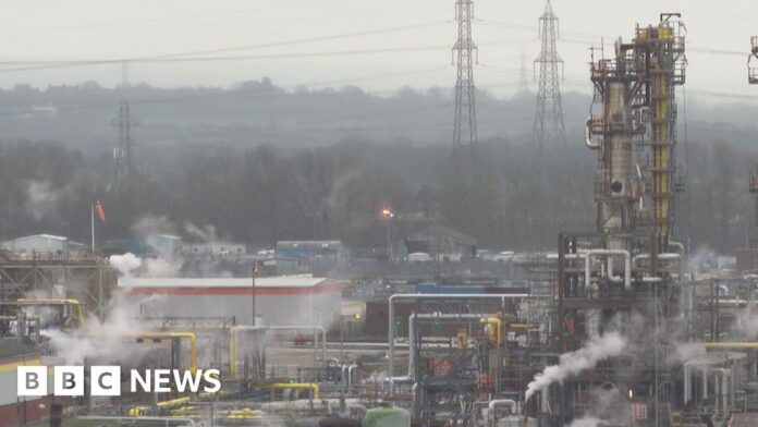 Stanlow oil refinery breaks environmental rules nearly 500 times