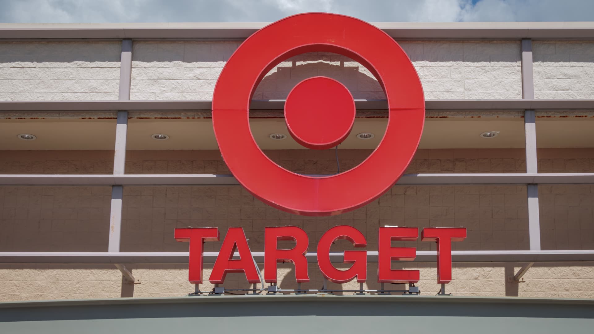 Target is set to report quarterly earnings, share turnaround plan. Here's what to expect