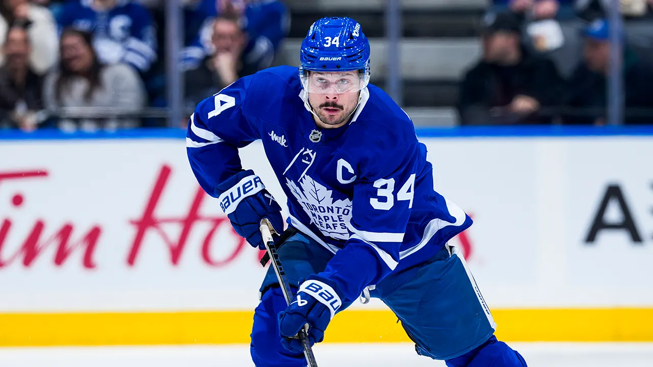 Team USA captain Auston Matthews gets unexpected welcome from Leafs fans upon return to Toronto