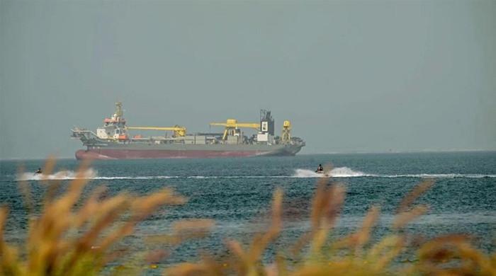 Why have 1,000 ships at times lost their GPS in the Mideast?