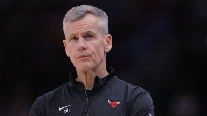 Bulls' Reinsdorf says next GM must be sold on Donovan as coach