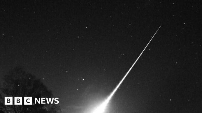 Dashcam captures meteor soaring over Corby