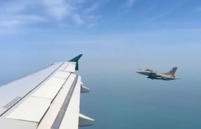 Fighter jets escort PM Shehbaz's aircraft on arrival in Qatar - SUCH TV