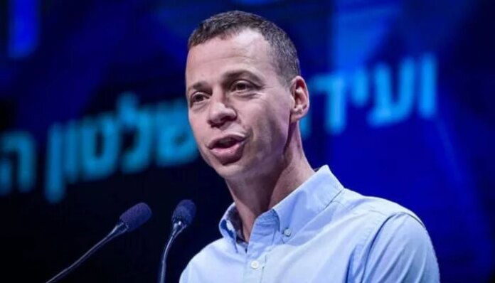 Israeli journalist admits reporting rescue of US airman as Trump threatens jail over 'leak'