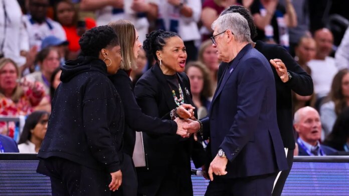 Legendary women's basketball coaches Dawn Staley and Geno Auriemma get into heated shouting match