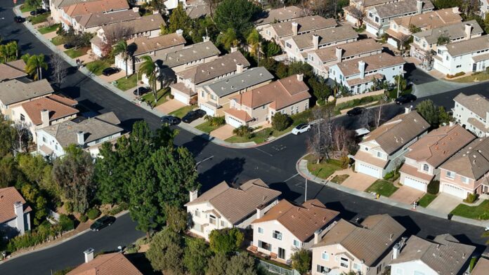 Mortgage rates are rising again, but homebuyers are trickling back