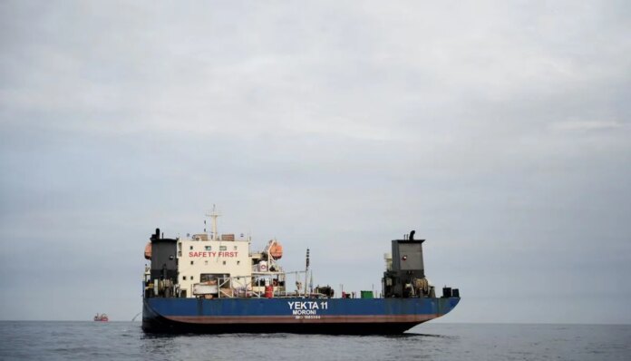 Oil surges above $100, stocks slide as Trump announces Strait of Hormuz blockade