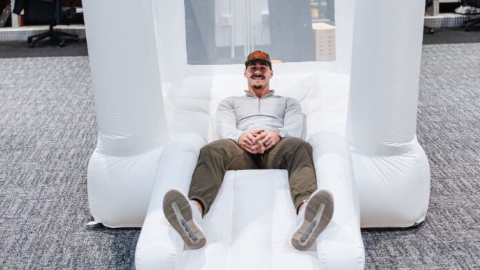 Paul Skenes rents bounce house for Pirates' Konnor Griffin's birthday