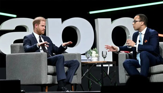  Prince Harry surprises crowd by calling attendees his source of hope