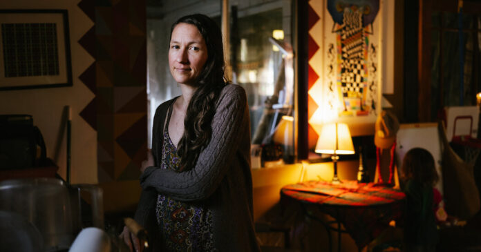 She Wanted a ‘Free Birth.’ It Put Her and Her Baby in Grave Danger.