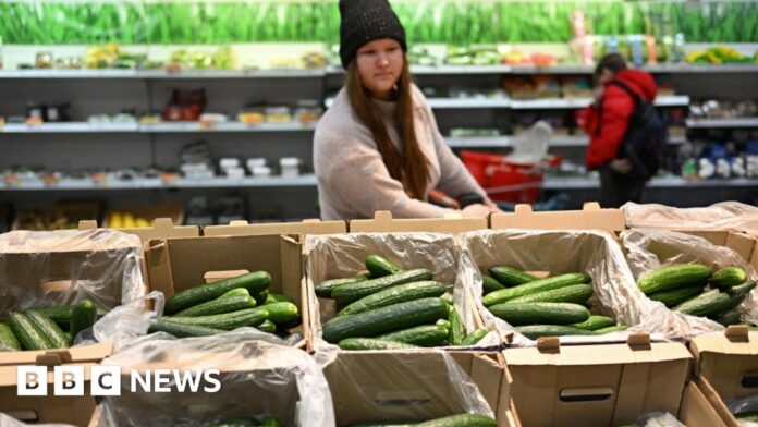 Shoppers feel the crunch as fruit and vegetable prices increase