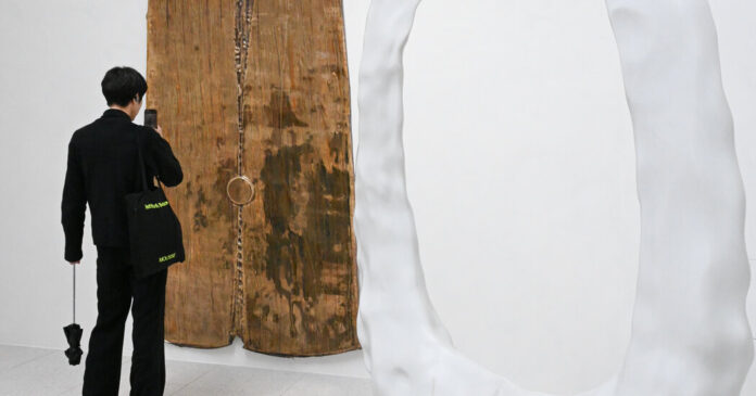At the Venice Biennale, an American Artist Plops His Sculptures on a World Stage