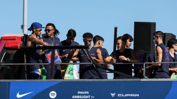 Barcelona coach Flick: Waving Palestine flag Yamal's call