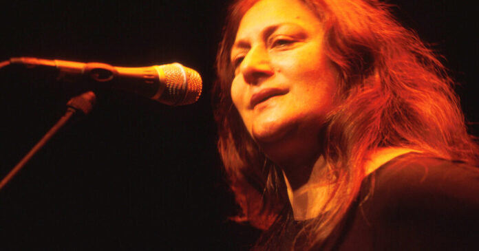 Beverley Martyn, Whose Folk Music Breakthrough Took 50 Years, Dies at 79
