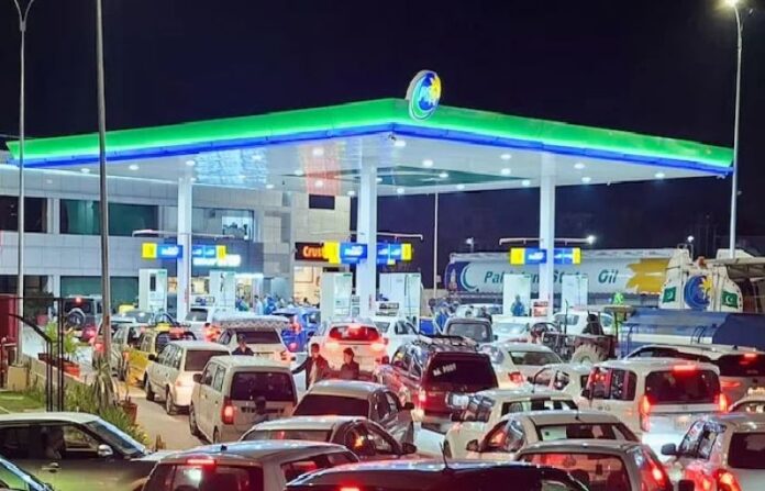 Govt slashes petrol, diesel prices by Rs5 per litre for next week - SUCH TV