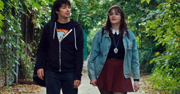 How ‘Mile End Kicks’ Nailed the Indie Sleaze Look