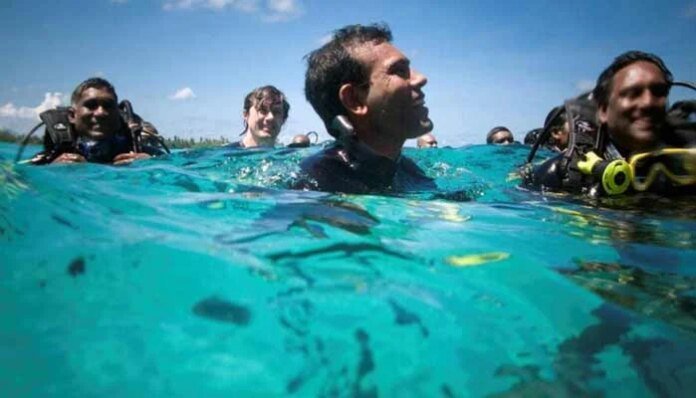 Maldives suspends licence of luxury vessel after Italian divers' deaths