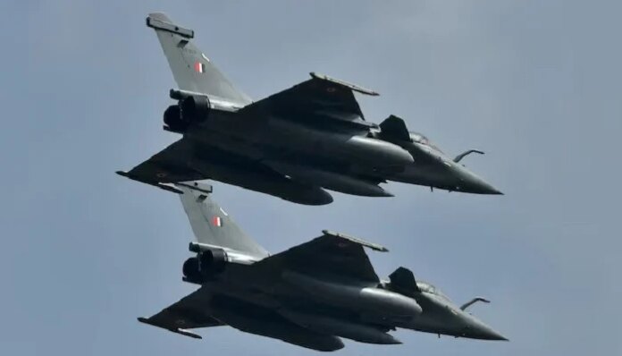 Military jets' crew members safely eject after Idaho air-show collision