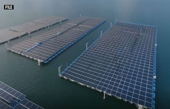 Pakistan takes major step with floating solar power project at Keenjhar Lake, Sindh - SUCH TV