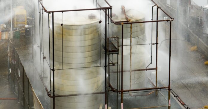 Potential crack on California toxic chemical tank could be easing pressure as officials race to prevent explosion