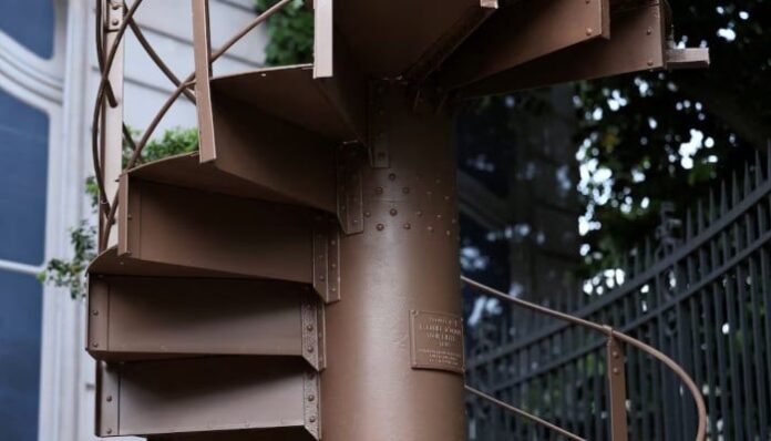 Section of Eiffel Tower staircase fetches over €450,000 at auction