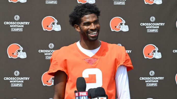Shedeur Sanders graduates from Colorado, re-creates Deion photo