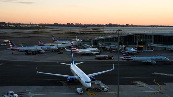 Sinkhole shuts runway at LaGuardia Airport, delaying flights, Port Authority warns