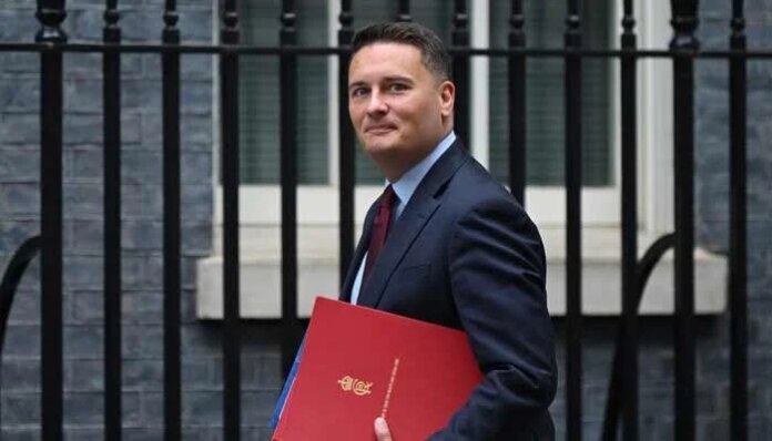 UK former minister confirms he will bid to replace PM Starmer