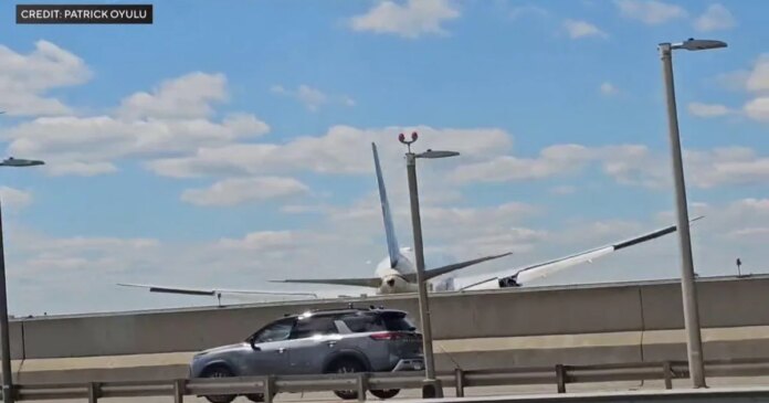 United flight landing at Newark Liberty Airport strikes light pole, truck on New Jersey Turnpike, officials say