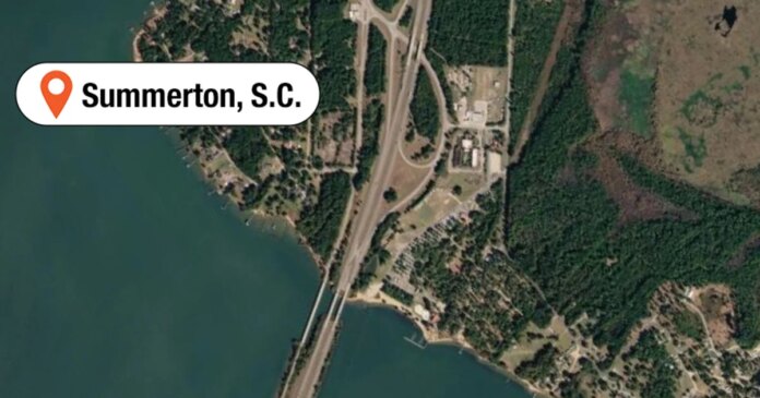 Woman killed by flying patio umbrella while dining at South Carolina restaurant