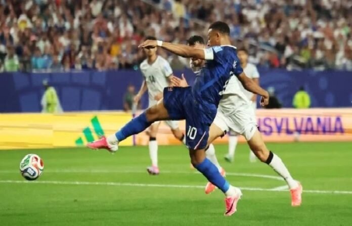 Mbappe double sends France into knockout rounds after lengthy weather delay - SUCH TV