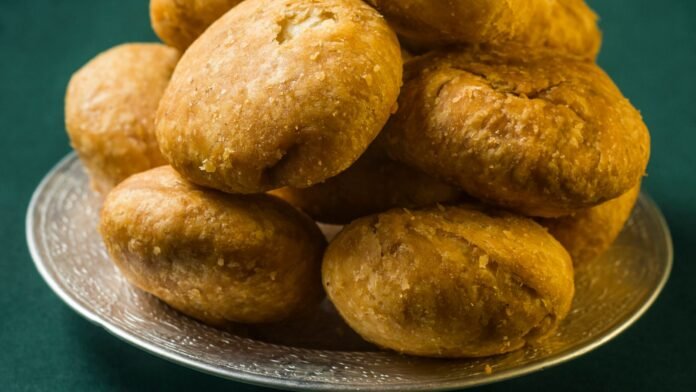 6 Pro Tips To Recreate Jaipur-Style Pyaaz Ki Kachori