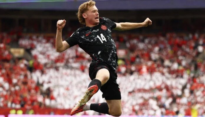 Canada romp to first World Cup win, Switzerland thump Bosnia