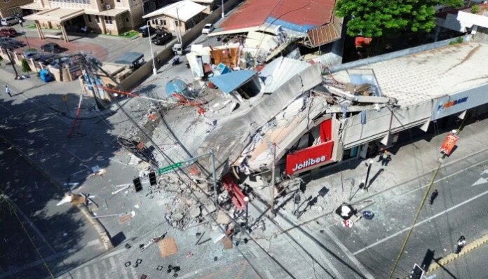 Earthquake of magnitude 7.8 strikes off southern Philippines, 15 feared killed