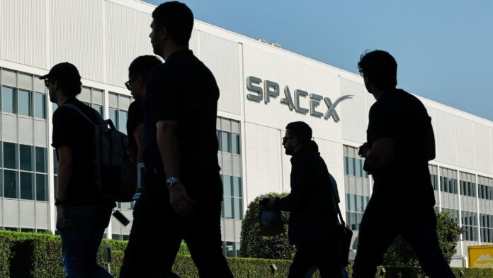 Former Tesla board member says SpaceX needs to achieve 2 of its 3 moonshots to keep its valuation 