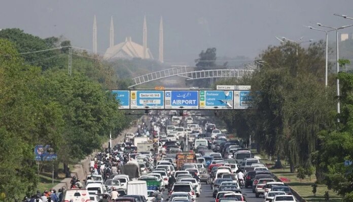 Islamabad tightens grip on energy use, orders early shutdown of commercial centres