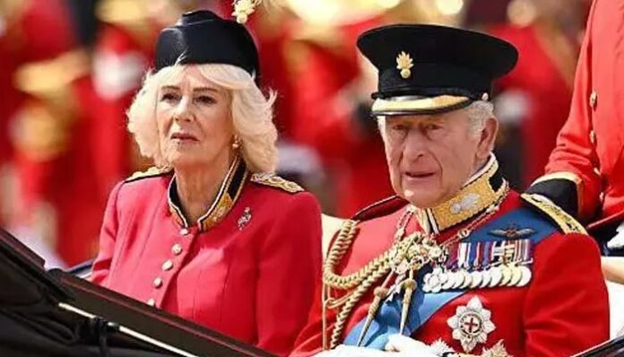 King Charles commands balcony as red arrows roar, salute thunders
