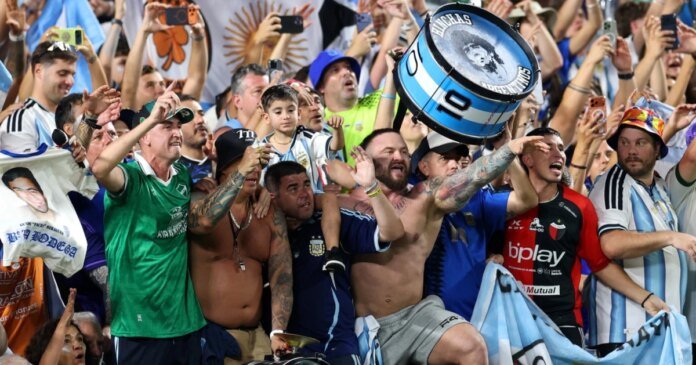 Los Fanáticos vivieron una jornada histórica en el Mundial, con victorias de Francia y Argentina