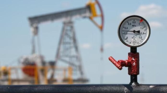 Oil falls as investors focus on potential Iran-US talks in Doha