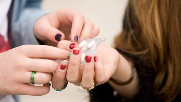 Poison centers link growing Benadryl abuse among teens to dangerous social media trends