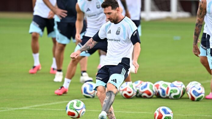 Scaloni: Messi 'doing well,' could play in World Cup warmups