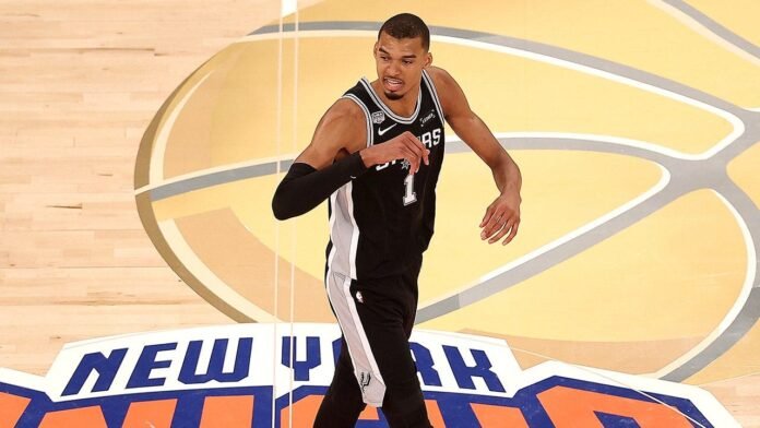 Spurs snap Knicks' 13-game playoff win streak with Game 3 victory behind Victor Wembanyama's 32 points