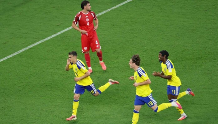 Sweden smash five past Tunisia in World Cup opener