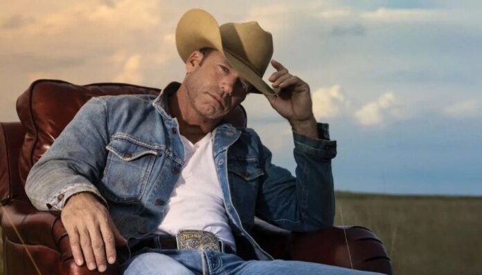 Taylor Sheridan blasts Hollywood studio executives: 'I'm going to tell'